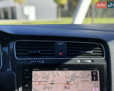 Синий Фольксваген e-Golf, объемом двигателя 0 л и пробегом 71 тыс. км за 15300 $, фото 65 на Automoto.ua