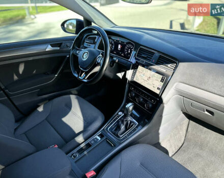 Синий Фольксваген e-Golf, объемом двигателя 0 л и пробегом 71 тыс. км за 15300 $, фото 47 на Automoto.ua