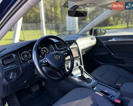 Синий Фольксваген e-Golf, объемом двигателя 0 л и пробегом 71 тыс. км за 15300 $, фото 51 на Automoto.ua