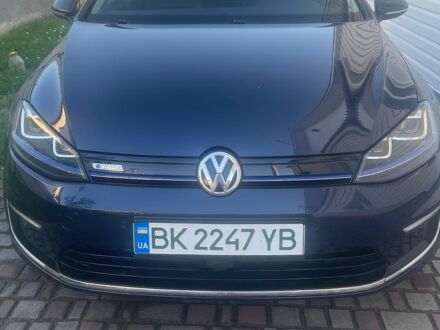 Синий Фольксваген e-Golf, объемом двигателя 0 л и пробегом 96 тыс. км за 9550 $, фото 1 на Automoto.ua