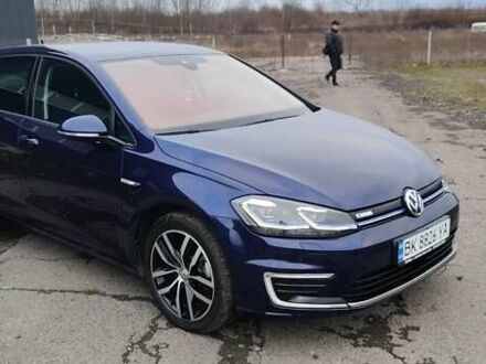 Синий Фольксваген e-Golf, объемом двигателя 0 л и пробегом 88 тыс. км за 16499 $, фото 1 на Automoto.ua