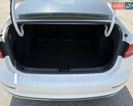 Белый Фольксваген e-Lavida, объемом двигателя 0 л и пробегом 150 тыс. км за 11000 $, фото 6 на Automoto.ua