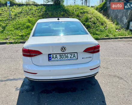 Белый Фольксваген e-Lavida, объемом двигателя 0 л и пробегом 40 тыс. км за 13900 $, фото 10 на Automoto.ua