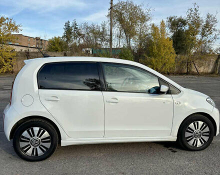 Фольксваген e-up 2013 в Кривом Роге на Automoto.ua Белый Фольксваген e-up, объемом двигателя 0 л и пробегом 124 тыс. км за 6900 $, фото 2 на Automoto.ua