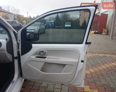 Фольксваген e-up 2013 в Самборе на Automoto.ua Белый Фольксваген e-up, объемом двигателя 0 л и пробегом 120 тыс. км за 6000 $, фото 36 на Automoto.ua