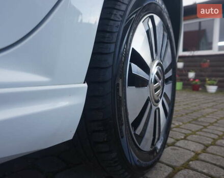 Фольксваген e-up 2013 в Самборе на Automoto.ua Белый Фольксваген e-up, объемом двигателя 0 л и пробегом 120 тыс. км за 6000 $, фото 62 на Automoto.ua