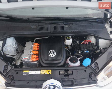 Фольксваген e-up 2013 в Самборе на Automoto.ua Белый Фольксваген e-up, объемом двигателя 0 л и пробегом 120 тыс. км за 6000 $, фото 52 на Automoto.ua