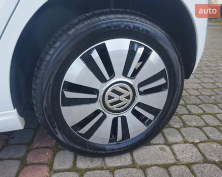 Фольксваген e-up 2013 в Самборе на Automoto.ua Белый Фольксваген e-up, объемом двигателя 0 л и пробегом 120 тыс. км за 6000 $, фото 63 на Automoto.ua