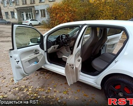 Белый Фольксваген e-up, объемом двигателя 60 л и пробегом 161 тыс. км за 6950 $, фото 9 на Automoto.ua