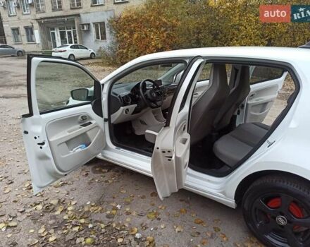 Белый Фольксваген e-up, объемом двигателя 0 л и пробегом 161 тыс. км за 6950 $, фото 14 на Automoto.ua