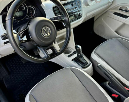 Фольксваген e-up 2013 в Кривом Роге на Automoto.ua Белый Фольксваген e-up, объемом двигателя 0 л и пробегом 124 тыс. км за 6900 $, фото 8 на Automoto.ua