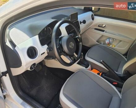 Фольксваген e-up 2013 в Кривом Роге на Automoto.ua Белый Фольксваген e-up, объемом двигателя 0 л и пробегом 134 тыс. км за 7150 $, фото 1 на Automoto.ua