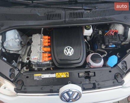 Фольксваген e-up 2013 в Самборе на Automoto.ua Белый Фольксваген e-up, объемом двигателя 0 л и пробегом 120 тыс. км за 6000 $, фото 57 на Automoto.ua