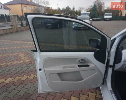 Фольксваген e-up 2013 в Самборе на Automoto.ua Белый Фольксваген e-up, объемом двигателя 0 л и пробегом 120 тыс. км за 6000 $, фото 24 на Automoto.ua