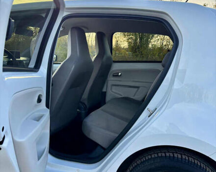 Фольксваген e-up 2013 в Кривом Роге на Automoto.ua Белый Фольксваген e-up, объемом двигателя 0 л и пробегом 124 тыс. км за 6900 $, фото 4 на Automoto.ua