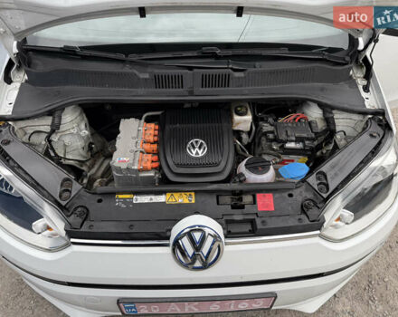 Фольксваген e-up 2013 в Каменце-Подольском на Automoto.ua Белый Фольксваген e-up, объемом двигателя 0 л и пробегом 150 тыс. км за 5999 $, фото 18 на Automoto.ua