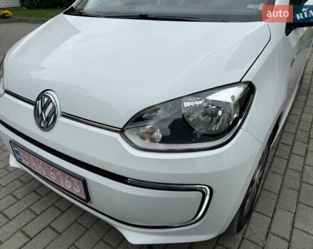 Фольксваген e-up 2013 в Каменце-Подольском на Automoto.ua Белый Фольксваген e-up, объемом двигателя 0 л и пробегом 150 тыс. км за 5999 $, фото 9 на Automoto.ua