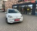 Белый Фольксваген e-up, объемом двигателя 0 л и пробегом 70 тыс. км за 5350 $, фото 3 на Automoto.ua