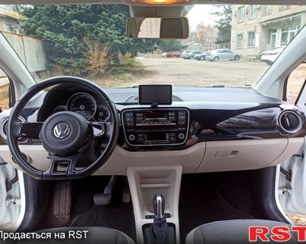 Белый Фольксваген e-up, объемом двигателя 60 л и пробегом 161 тыс. км за 6950 $, фото 6 на Automoto.ua