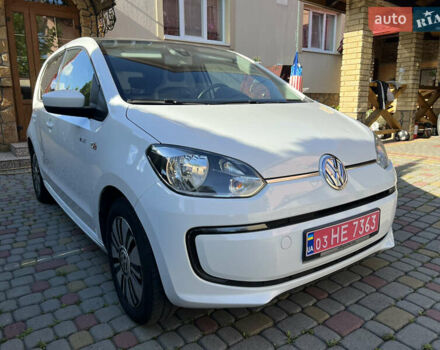 Белый Фольксваген e-up, объемом двигателя 0 л и пробегом 101 тыс. км за 6250 $, фото 100 на Automoto.ua