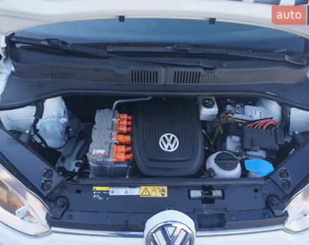 Белый Фольксваген e-up, объемом двигателя 0 л и пробегом 84 тыс. км за 6200 $, фото 52 на Automoto.ua