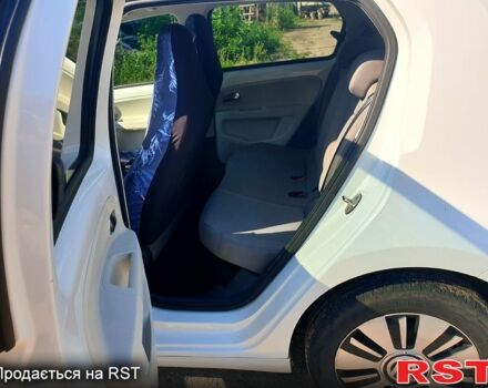 Белый Фольксваген e-up, объемом двигателя 65 л и пробегом 177 тыс. км за 7000 $, фото 6 на Automoto.ua