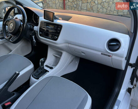 Белый Фольксваген e-up, объемом двигателя 0 л и пробегом 101 тыс. км за 6250 $, фото 31 на Automoto.ua