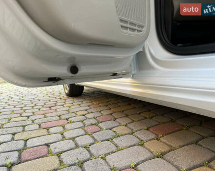 Белый Фольксваген e-up, объемом двигателя 0 л и пробегом 101 тыс. км за 6250 $, фото 40 на Automoto.ua