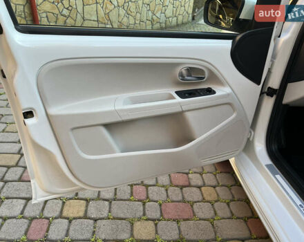 Белый Фольксваген e-up, объемом двигателя 0 л и пробегом 101 тыс. км за 6250 $, фото 13 на Automoto.ua