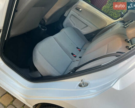 Белый Фольксваген e-up, объемом двигателя 0 л и пробегом 101 тыс. км за 6250 $, фото 14 на Automoto.ua