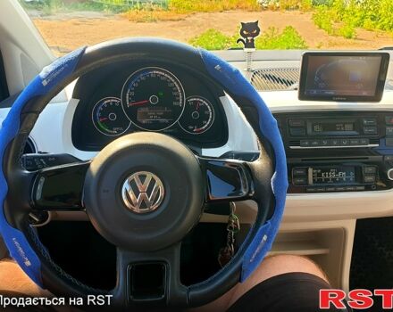 Белый Фольксваген e-up, объемом двигателя 65 л и пробегом 177 тыс. км за 7000 $, фото 1 на Automoto.ua