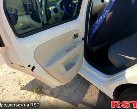 Белый Фольксваген e-up, объемом двигателя 65 л и пробегом 177 тыс. км за 7000 $, фото 7 на Automoto.ua