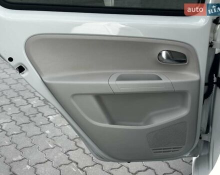 Белый Фольксваген e-up, объемом двигателя 0 л и пробегом 89 тыс. км за 6799 $, фото 23 на Automoto.ua