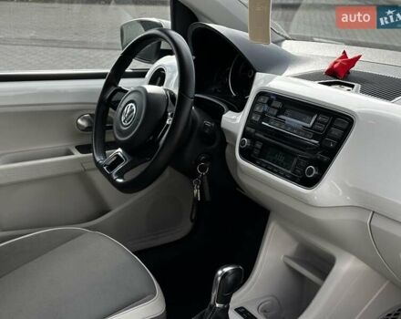 Белый Фольксваген e-up, объемом двигателя 0 л и пробегом 89 тыс. км за 6799 $, фото 26 на Automoto.ua