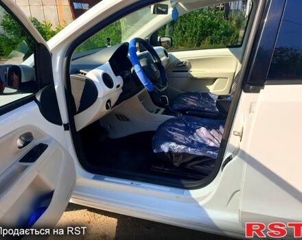 Белый Фольксваген e-up, объемом двигателя 65 л и пробегом 177 тыс. км за 7000 $, фото 3 на Automoto.ua