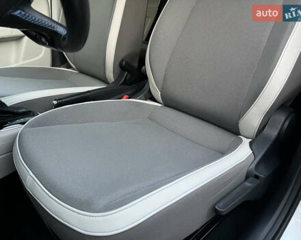 Белый Фольксваген e-up, объемом двигателя 0 л и пробегом 101 тыс. км за 6250 $, фото 115 на Automoto.ua