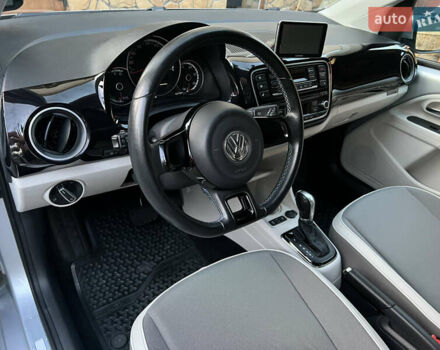 Белый Фольксваген e-up, объемом двигателя 0 л и пробегом 101 тыс. км за 6250 $, фото 113 на Automoto.ua