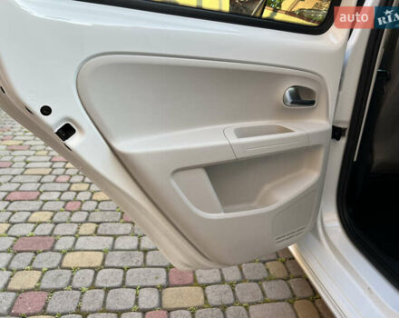 Белый Фольксваген e-up, объемом двигателя 0 л и пробегом 101 тыс. км за 6250 $, фото 18 на Automoto.ua