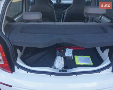 Белый Фольксваген e-up, объемом двигателя 0 л и пробегом 84 тыс. км за 6200 $, фото 49 на Automoto.ua