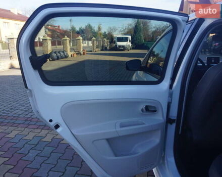 Белый Фольксваген e-up, объемом двигателя 0 л и пробегом 84 тыс. км за 6200 $, фото 44 на Automoto.ua