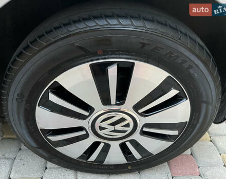 Белый Фольксваген e-up, объемом двигателя 0 л и пробегом 101 тыс. км за 6250 $, фото 126 на Automoto.ua