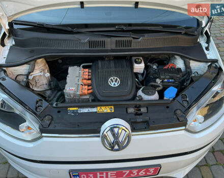 Белый Фольксваген e-up, объемом двигателя 0 л и пробегом 101 тыс. км за 6250 $, фото 46 на Automoto.ua