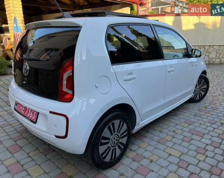 Белый Фольксваген e-up, объемом двигателя 0 л и пробегом 101 тыс. км за 6250 $, фото 85 на Automoto.ua