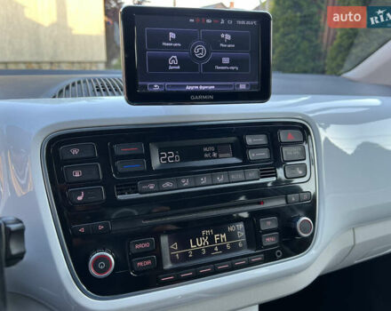 Белый Фольксваген e-up, объемом двигателя 0 л и пробегом 101 тыс. км за 6250 $, фото 50 на Automoto.ua