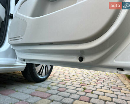 Белый Фольксваген e-up, объемом двигателя 0 л и пробегом 101 тыс. км за 6250 $, фото 36 на Automoto.ua