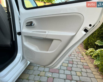 Белый Фольксваген e-up, объемом двигателя 0 л и пробегом 101 тыс. км за 6250 $, фото 28 на Automoto.ua