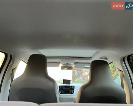 Белый Фольксваген e-up, объемом двигателя 0 л и пробегом 101 тыс. км за 6250 $, фото 19 на Automoto.ua