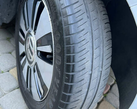 Белый Фольксваген e-up, объемом двигателя 0 л и пробегом 101 тыс. км за 6250 $, фото 93 на Automoto.ua