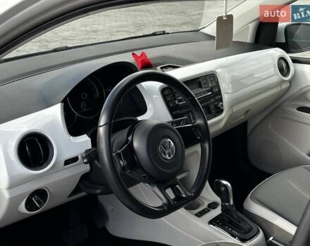 Белый Фольксваген e-up, объемом двигателя 0 л и пробегом 89 тыс. км за 6799 $, фото 16 на Automoto.ua