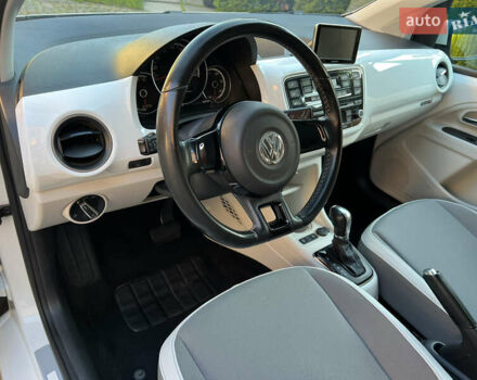 Белый Фольксваген e-up, объемом двигателя 0 л и пробегом 101 тыс. км за 6250 $, фото 10 на Automoto.ua